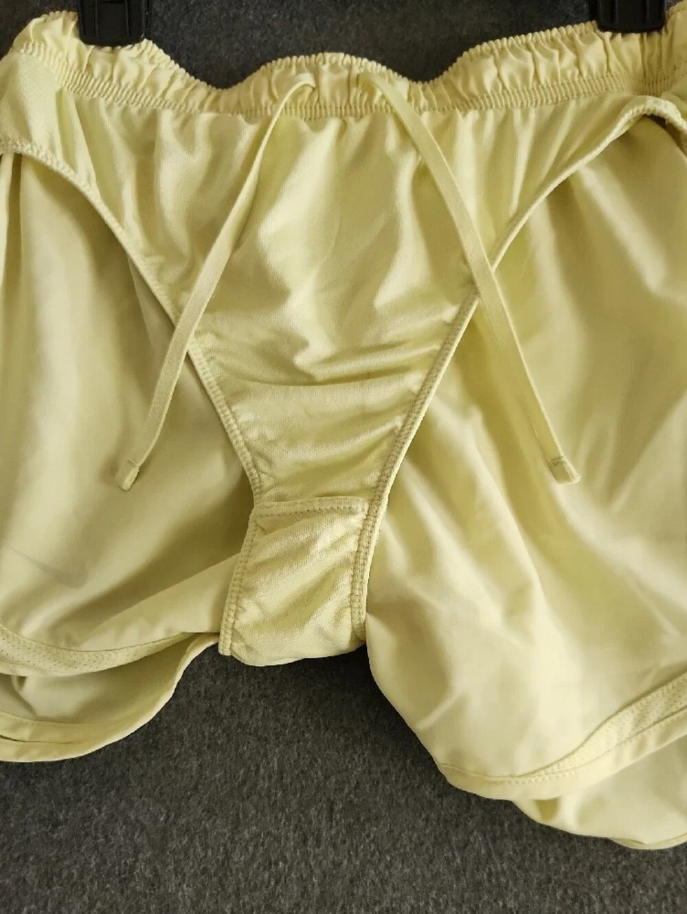 Nike Dri-Fit Womens Athletic Running Performance Shorts Lined Yellow Size Medium